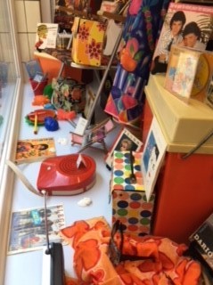 Grande collection de vinyles 33T et 45T vintage chez Phonophil Vinyle, disquaire à Marcinelle Charleroi