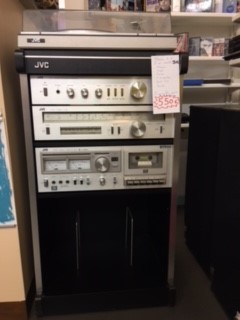 Intérieur boutique Phonophil Vinyle Marcinelle - disquaire spécialisé Charleroi